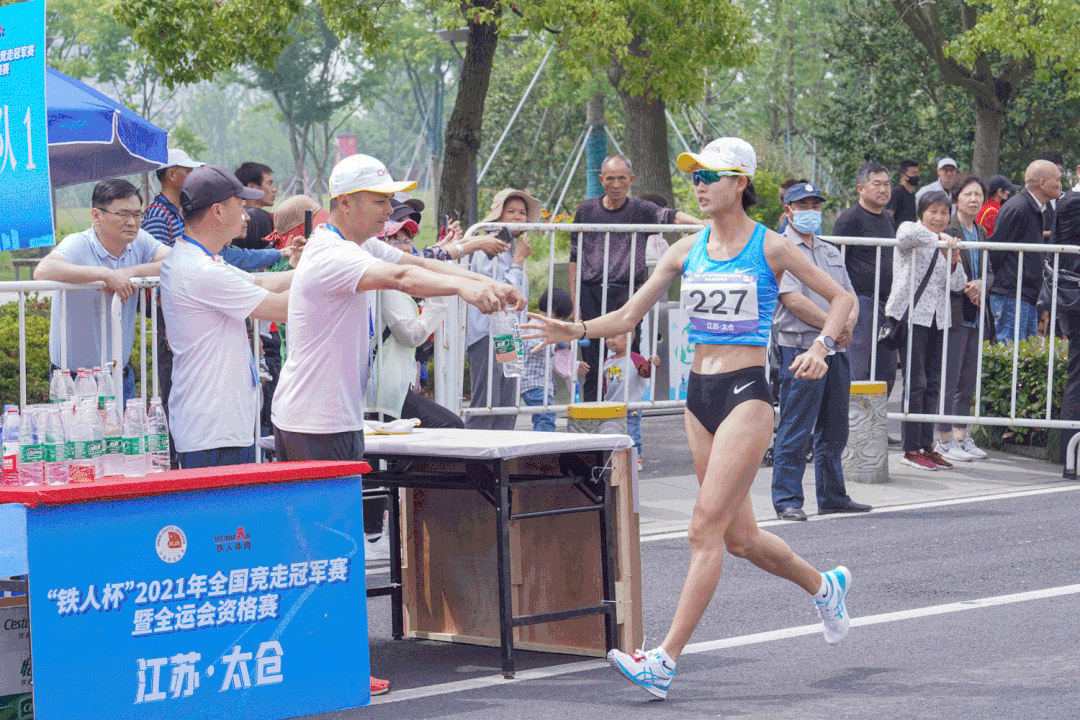 姆巴佩重返赛场，出色发挥首场状态出色，掘金观众沸腾！