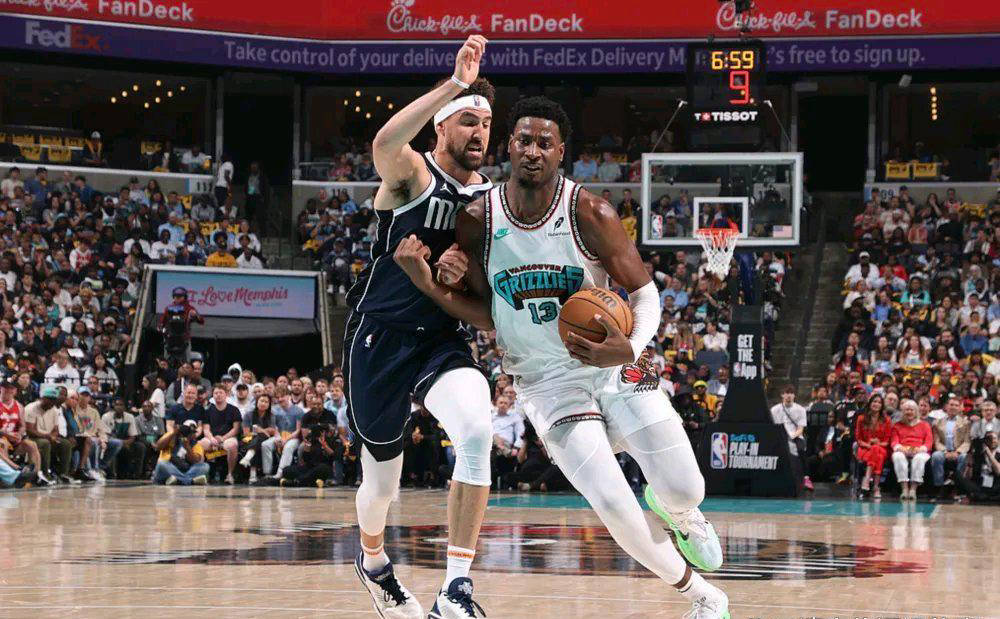 浓眉哥连续三场比赛得分超过锐不可当，雄鹿不断突破！上演精彩一战的简单介绍