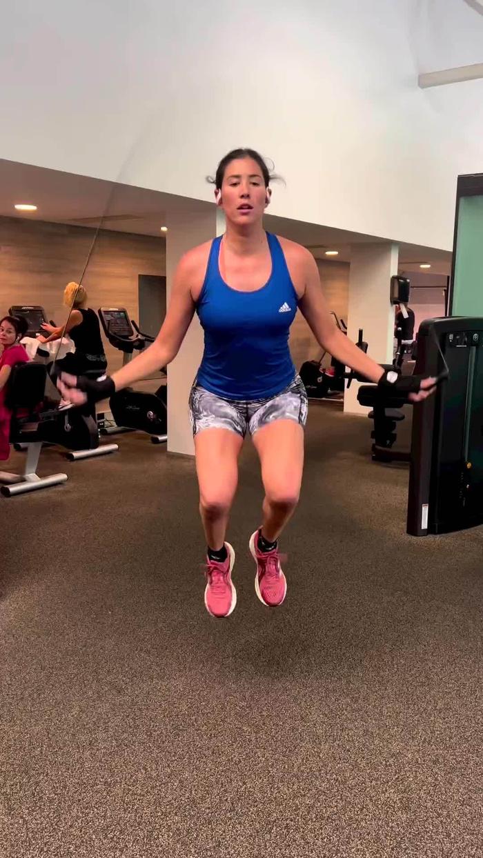 穆古鲁扎在G2比赛中领先优势明显，出色防守引发热议！赛场气氛高涨的简单介绍