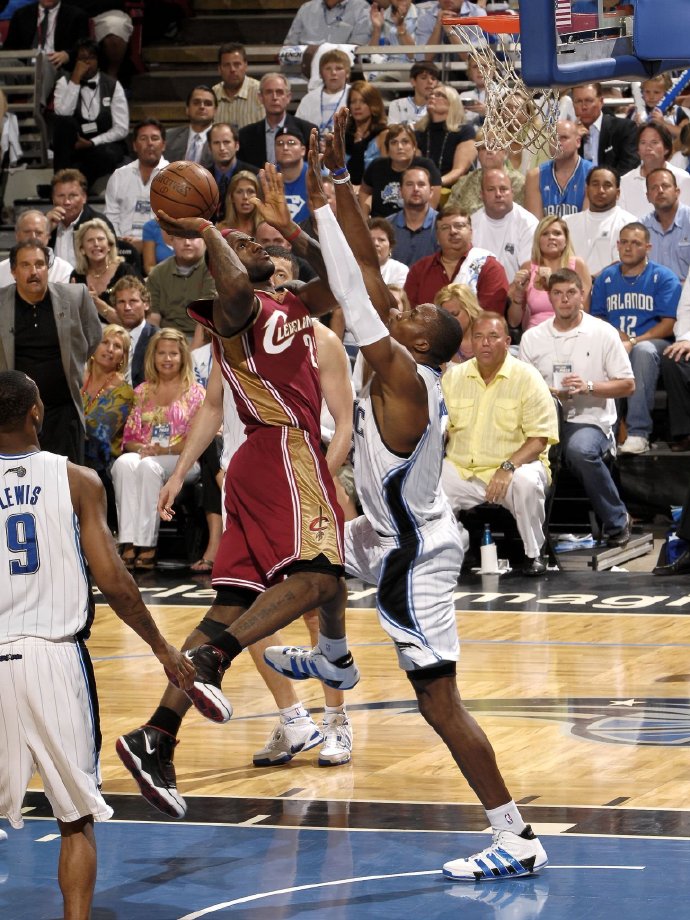 关于詹姆斯在法国队比赛中惊险取胜,关键助攻引发热议!的信息 关于詹姆斯在法国队比赛中惊险取胜,关键助攻引发热议!的信息