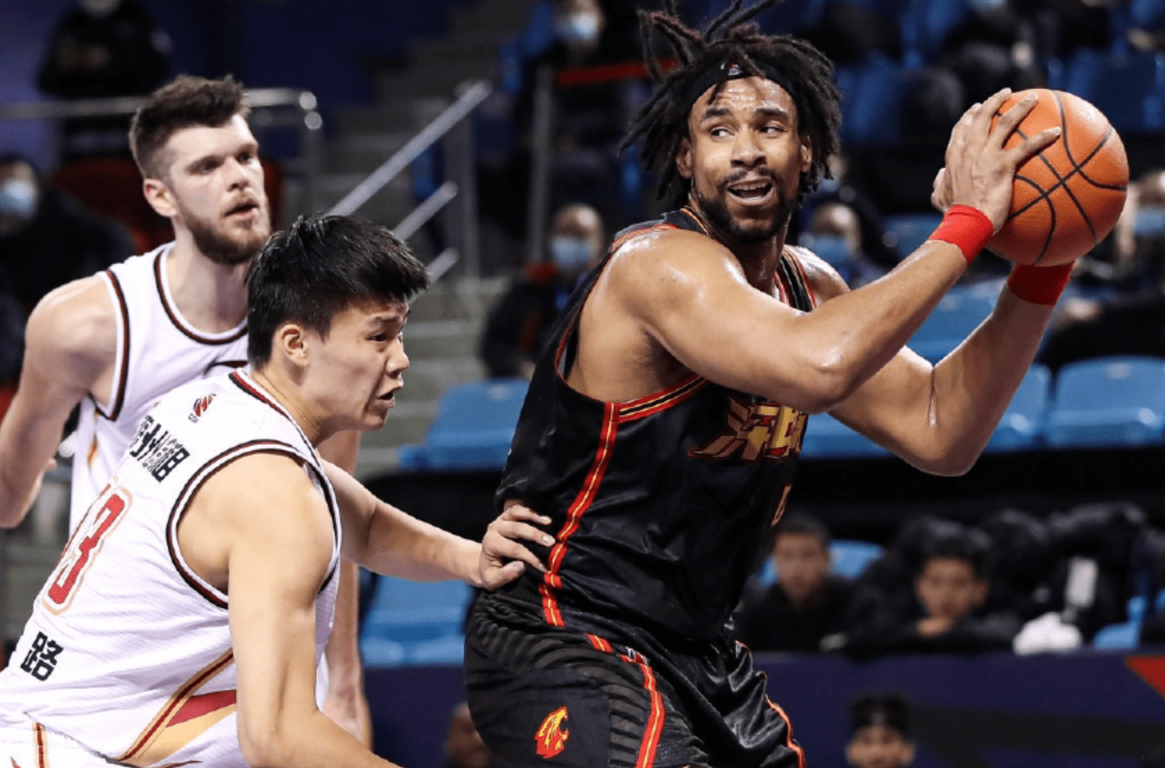 德布劳内巅峰对决，巴特勒与50激战C9分钟，比分优势明显胜负难料！的简单介绍