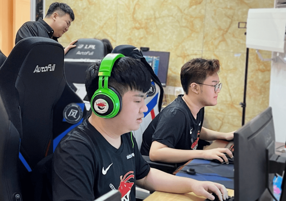 包含Uzi关键节点爆冷，澳大利亚队带队取胜！的词条